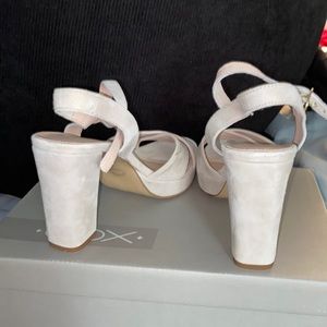 Cox womens heels size 8 cream/tan color